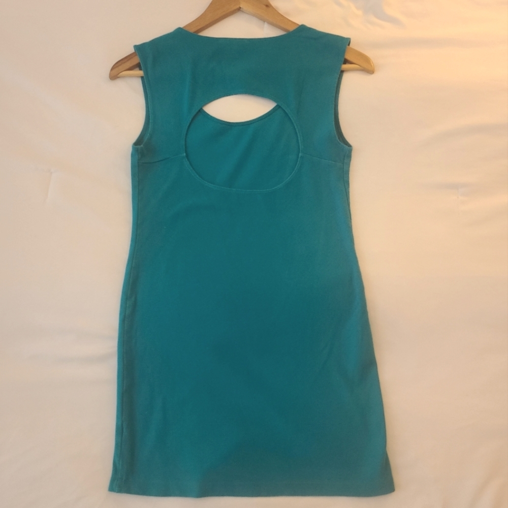 Keyhole Back Dress - Picture 2 of 3